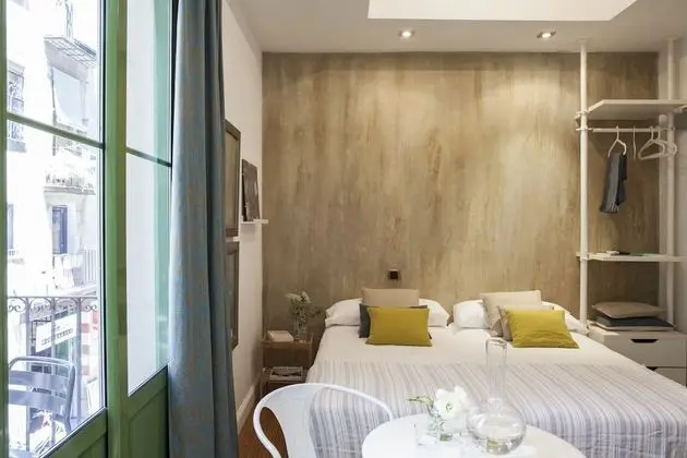 Ainb Born-damas Apartments
