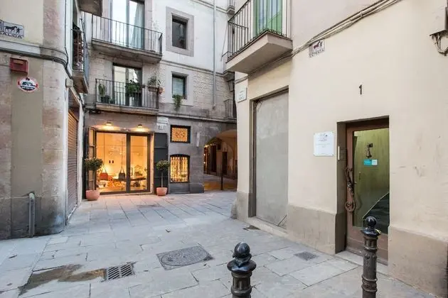 Ainb Born-damas Apartments