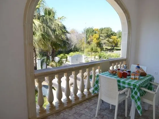 Air-conditioned Apartment Near The Beach With Spacious Balcony Garden Pets