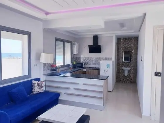 Airbetter - Spacious & Bright Seaview 1bedroom Apartment Korba - İç Mekan
