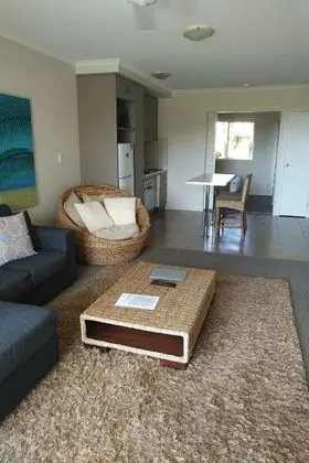 Airlie Central Apartments - Lobi