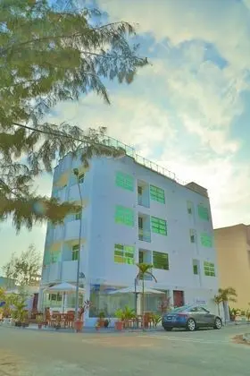 Airport Beach Hotel - Dış Mekan