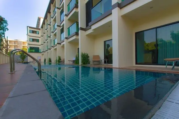 Airport Beach Hotel Phuket - Havuz