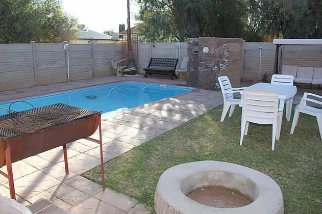 Airport Bed and Breakfast - Havuz