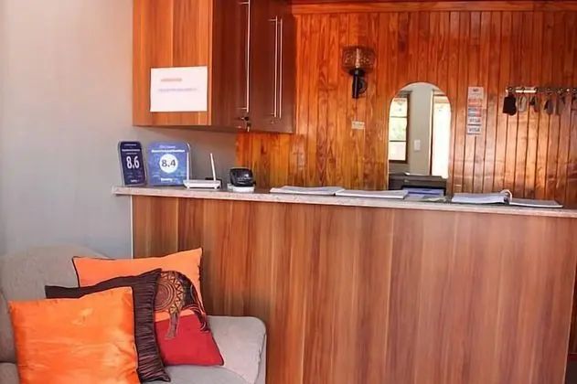 Airport Bed and Breakfast - Lobi