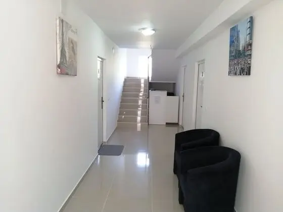 Airport Belgrade Rest Apartments Hotel - Lobi