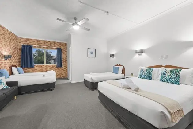 AIRPORT CLAYFIELD MOTEL