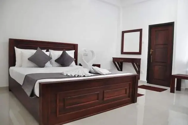 Airport Grand Holiday Home - Oda