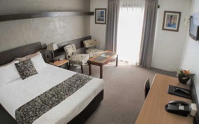 Airport Hacienda Motel