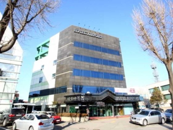 Airport Hotel