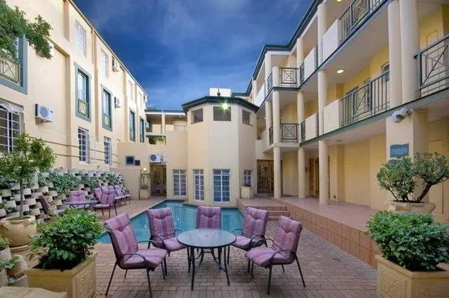 Airport Inn and Suites - Havuz