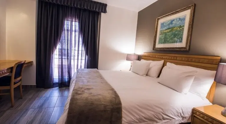 Airport Inn and Suites - Oda