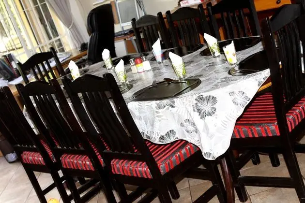 AIRPORT LODGE GUEST HOUSE - Yerinde Yemek