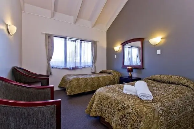 Airport Manor Inn