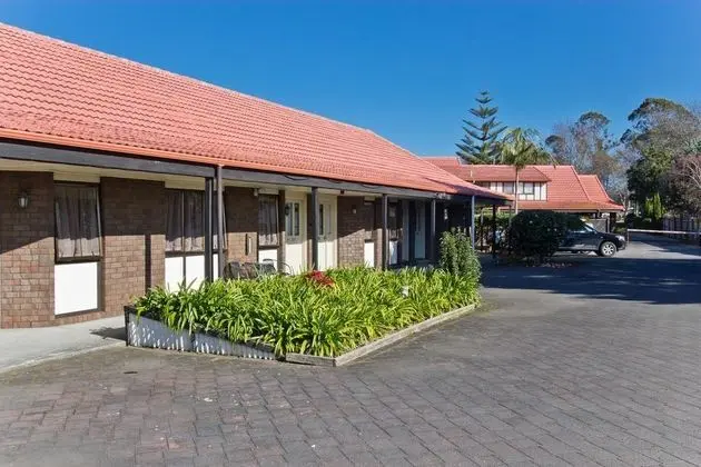 Airport Manor Inn
