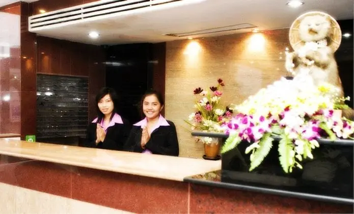 The Airport Hotel - Lobi