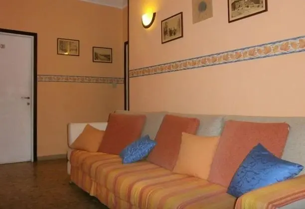 Airport Pisa Rooms
