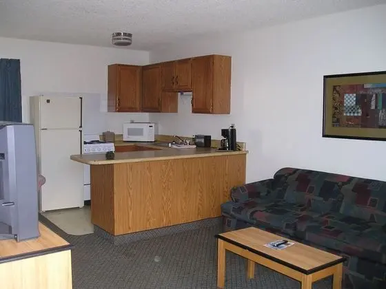 Airport Value Inn and Suites