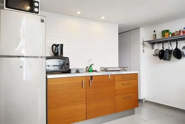 AirTLV Centrally Located Studio With Gallery - Mutfak