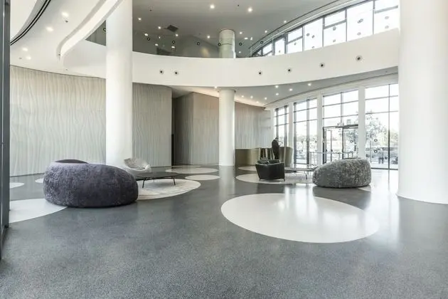 AirTLV - Menachem Begin Apartment - Lobi