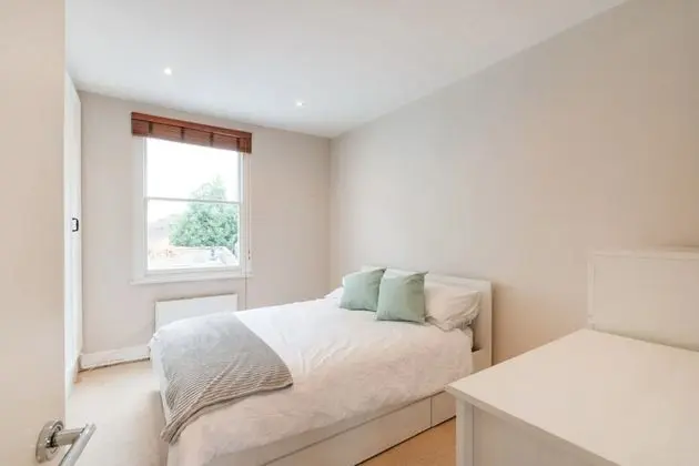 Airy 2 Bedroom Apartment Next to Clapham Common