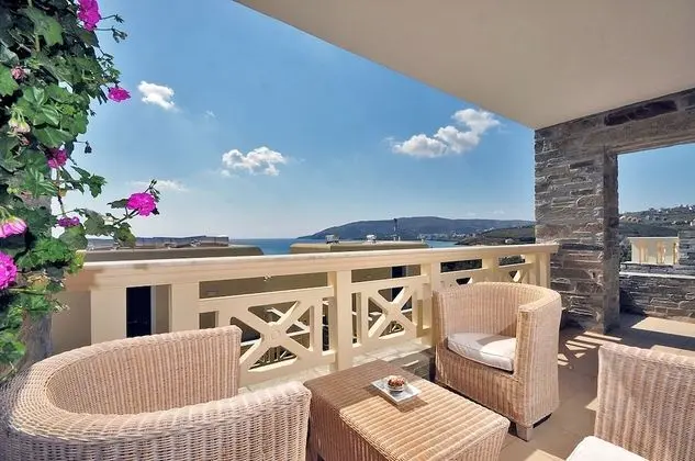 Aithra Apartments & Suites