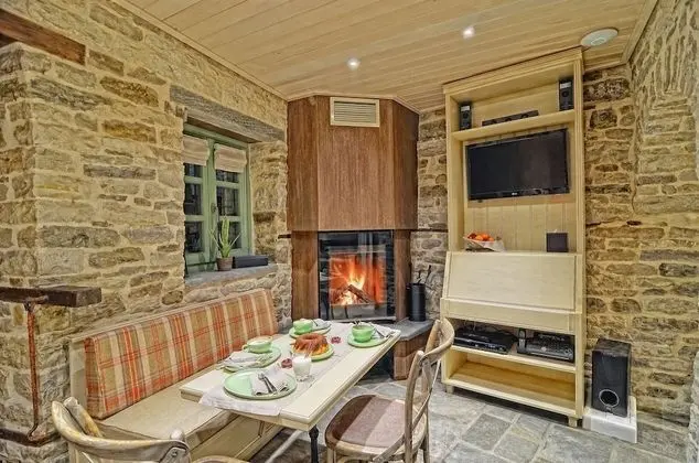 Aithrio Guesthouse - Yerinde Yemek