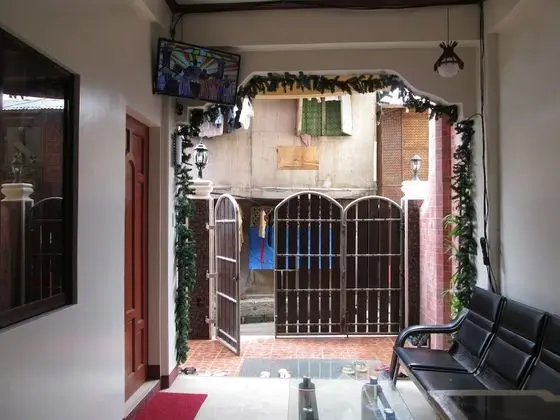 AJ Travellers Inn - Dış Mekan