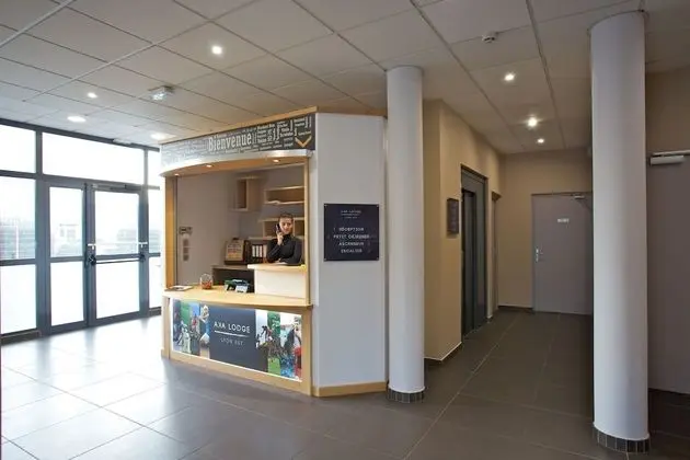 Aka Lodge Lyon Est - Lobi