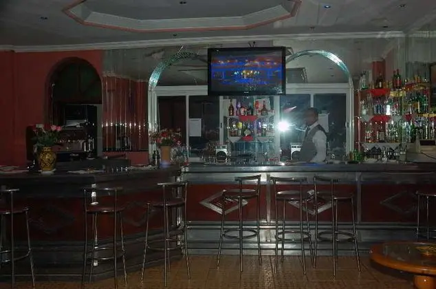 Akabar - Bar