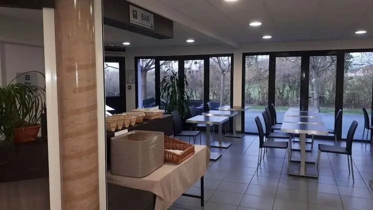 Hotel AKENA La Ferté Bernard - Yerinde Yemek