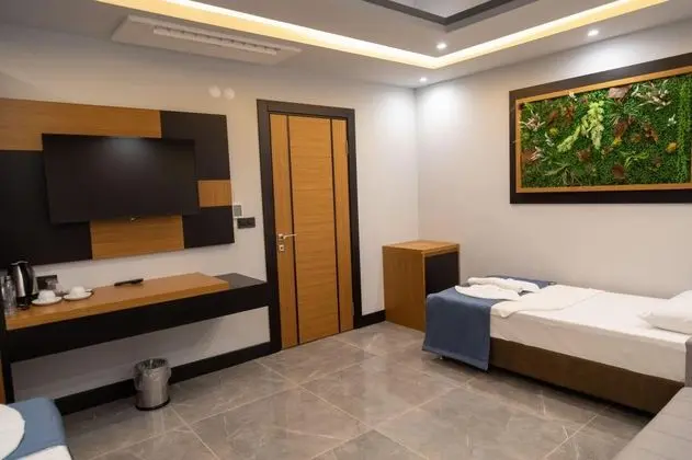 Akın Suit