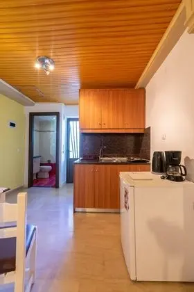 Akis Villa Studios & Apartments with Pool - Mutfak