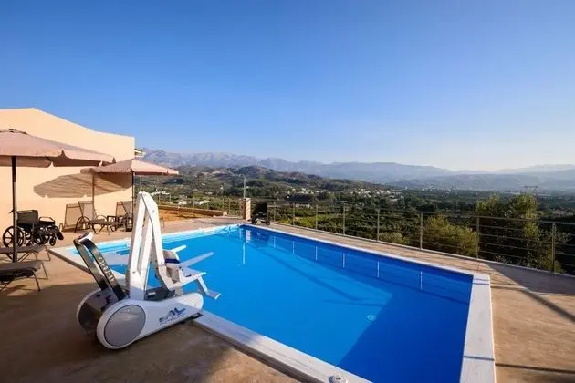 Aksos suites Accessible Accommodation - Oda