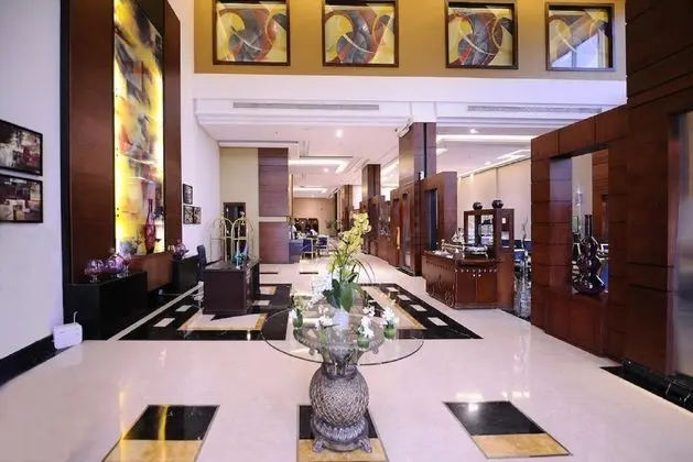 Al Hamra Palace By Warwick - Lobi