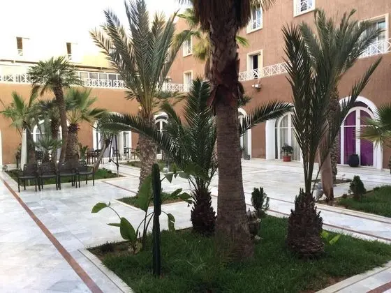 Al Massira - Dış Mekan