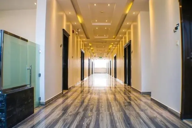 Al Muteb Suites Al Yarmouk - İç Mekan