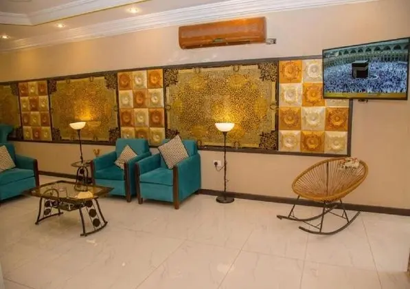 Al-Nabares Palace Apartment Hotel