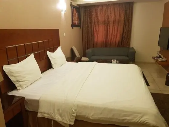 Al Narjes Hotel Suites - Oda Manzaraları