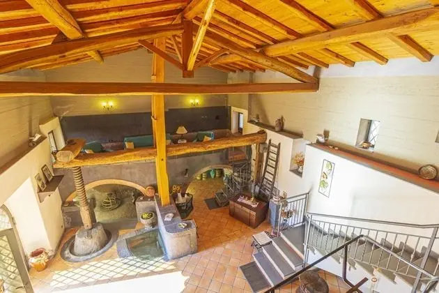 Al Palmento - Ancient Sicilian Millstone at the Foot of Etna