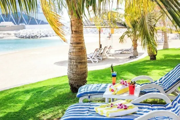 Al Raha Beach Hotel - Plaj