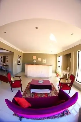 Alabaster Box B&B - Lobi