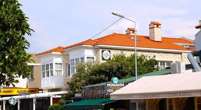Alaçatı Moonbox Hotel
