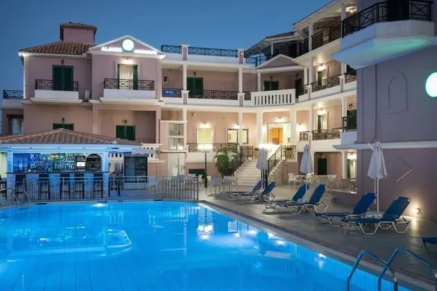 Alamis Hotel & Apartments - Havuz