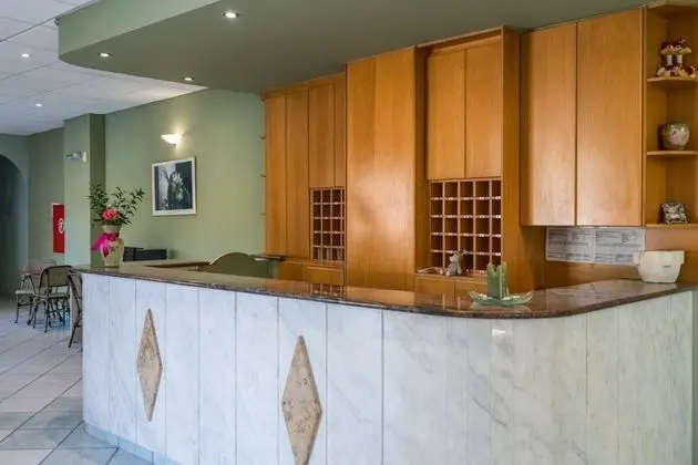 Alamis Hotel & Apartments - Lobi