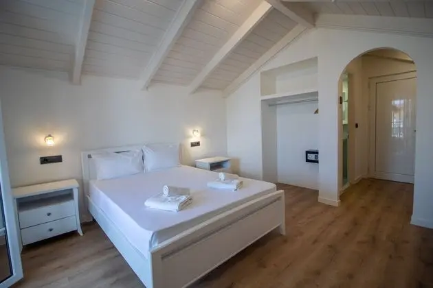 Alamis Hotel & Apartments - Oda