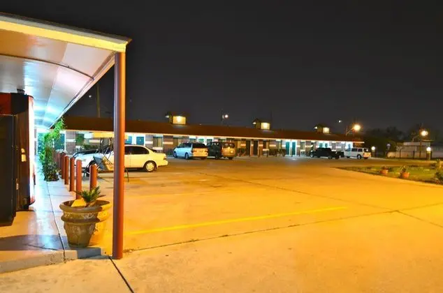 Alamo Inn & Suites