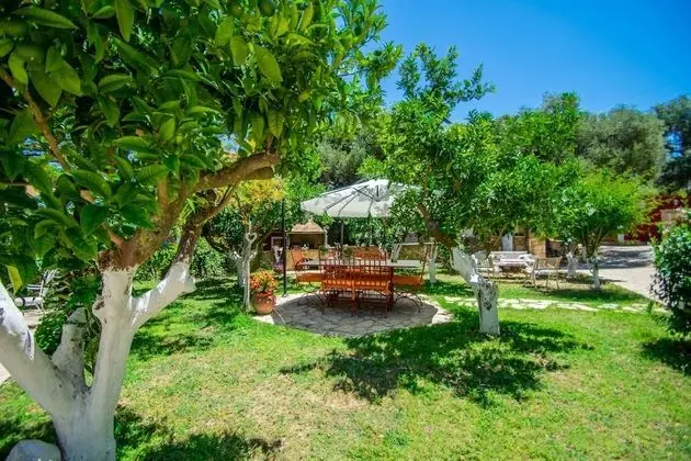 Alavastros Villa near 3 Sandy Beaches