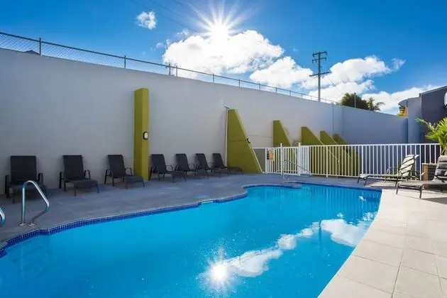 Albacore Apartments - Havuz