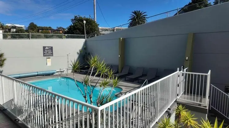 Albacore Apartments - Havuz